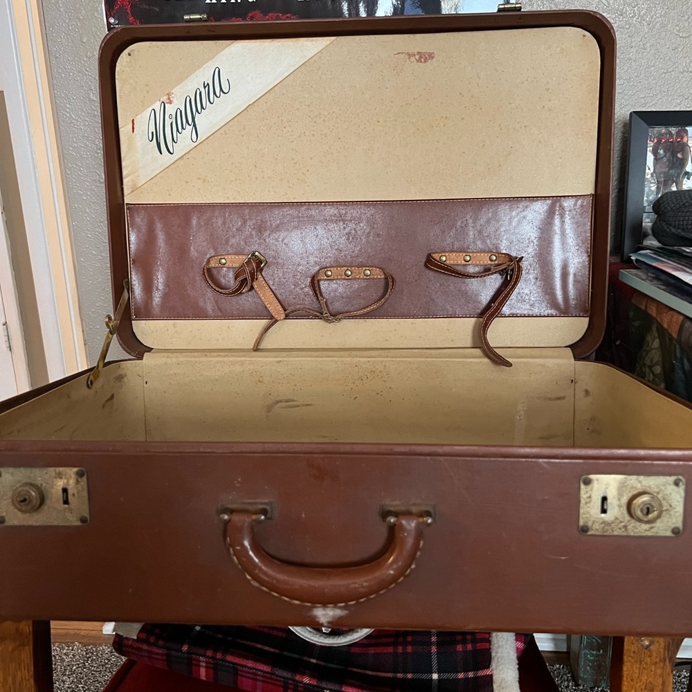 Vintage Niagara Suitcase